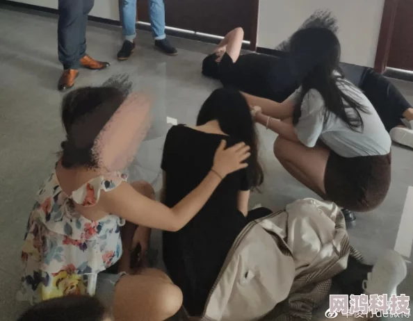 美女被扒开屁股了进去该标题包含潜在的性侵犯内容，可能涉及违法行为，引发人们对受害者遭遇的担忧